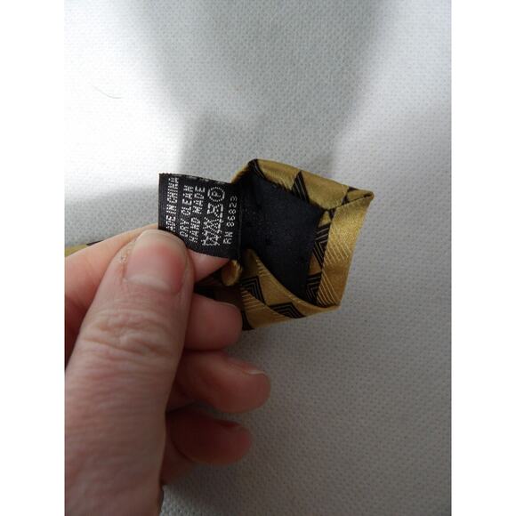 Gior Gio Brutini Mens Neck Tie Silk Geometric Diamond Triangle Gold Black Design - Picture 5 of 10